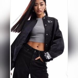 Nike Air Women's Oversized Woven Bomber Jacket Black Small FN1908-010